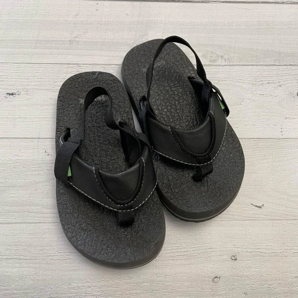 Sanuk Kids Sandals Size 9/10‎
